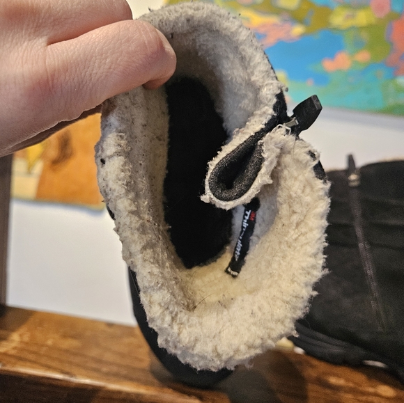 Oboz thinsulate wool and suede boots - Picture 2 of 16